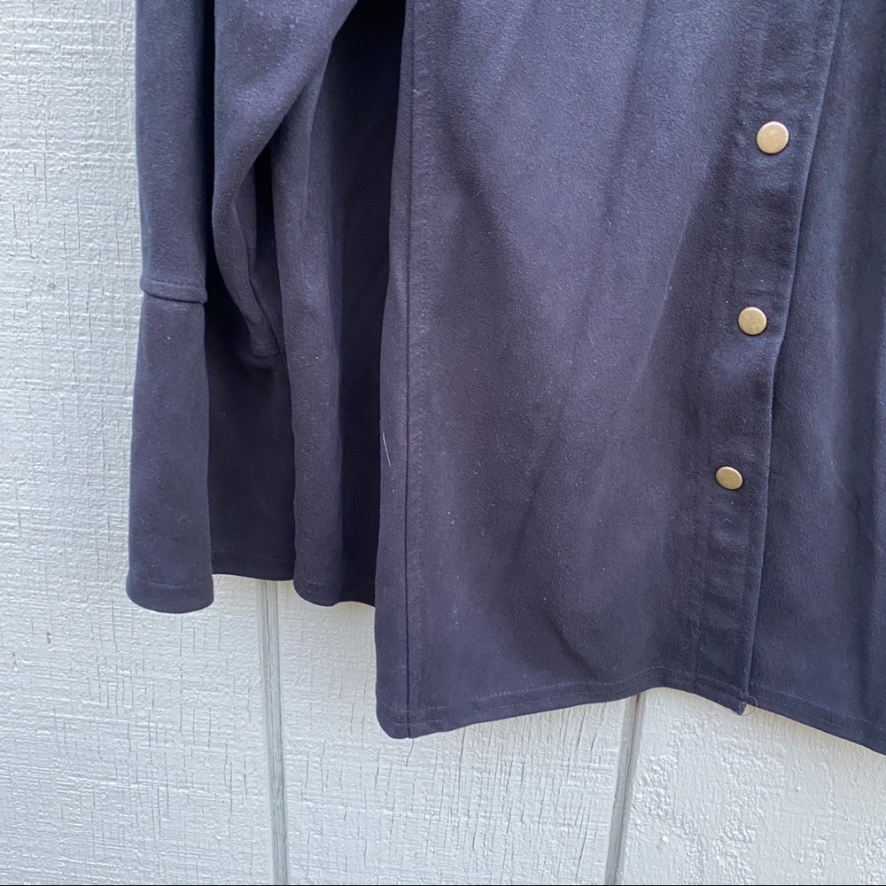 AVENUE Black Button Down Shirt - Picture 4 of 9